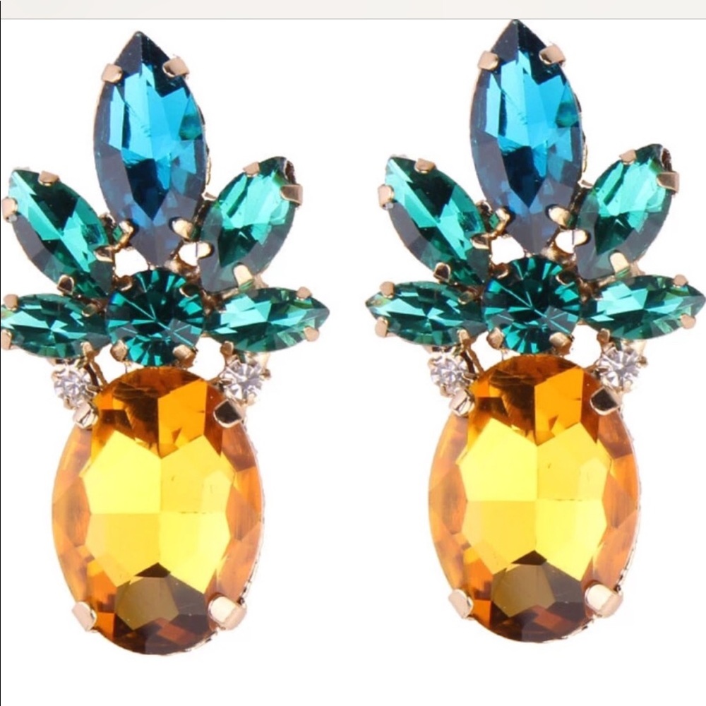 Amazing pineapple 🍍 crystal earrings!
